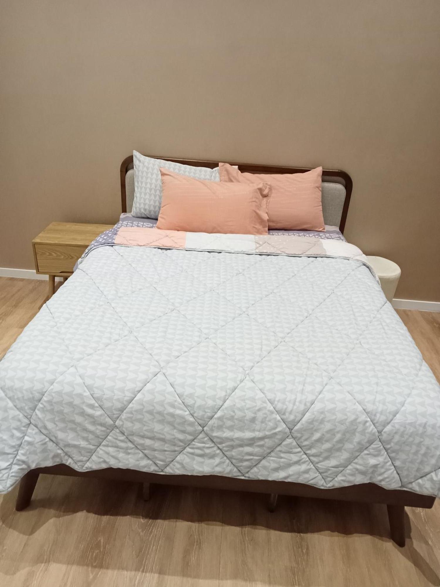 De Lincon Service At Quill Apartment *