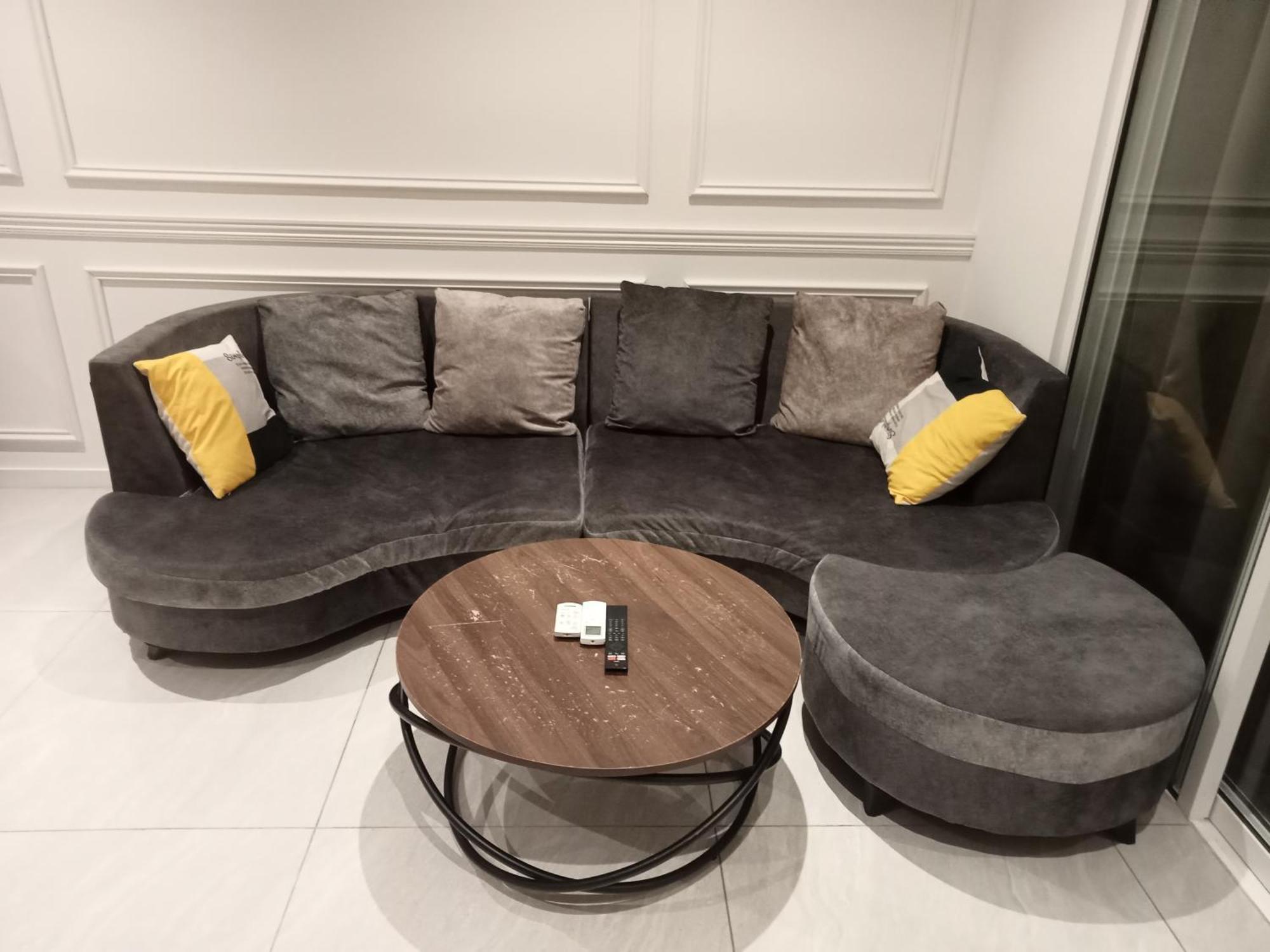 De Lincon Service At Quill Apartment *